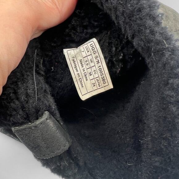 UGG | 7 | Becket Water Resistance Sherpa Suede Boots Womens Black Winter - Picture 6 of 6